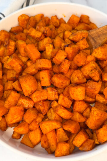 air fryer sweet potatoes in a large white serving bowl